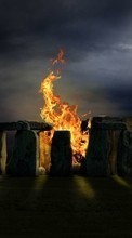 Télécharger une image Paysage,Bonfire,Lune,Stonehenge pour le portable gratuitement.